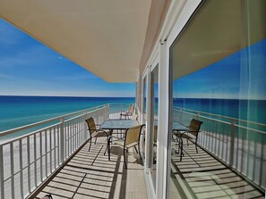 Condo (3 Bedrooms) | Property amenity