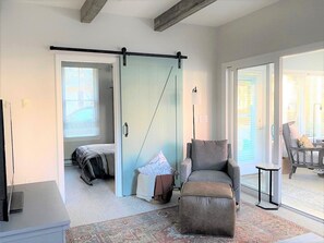 2 bedrooms, iron/ironing board, WiFi