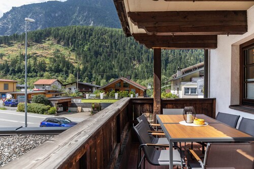 Apartment 'Celina' mit Bergblick, privater Terrasse und WLAN