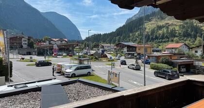Ferienwohnung 'Celina' mit Bergblick, privater Terrasse und Wi-Fi