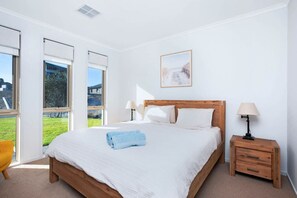 4 bedrooms, iron/ironing board, WiFi, bed sheets