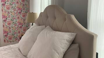 4 bedrooms, WiFi, bed sheets