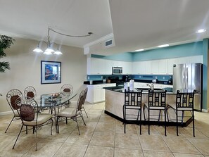 Condo (2 Bedrooms) | Property amenity