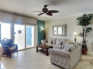 Condo (2 Bedrooms) | Property amenity