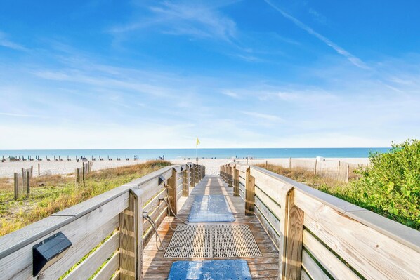 Condo (2 Bedrooms) | Property amenity