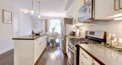 Heart of Port Credit | Lakefront,Dining & Shopping