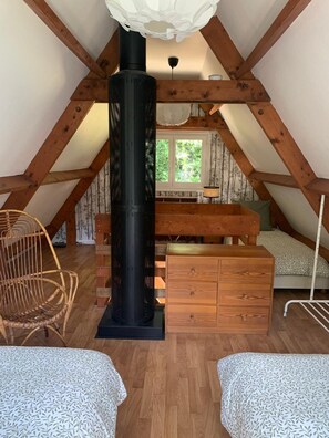 1 bedroom, desk, free WiFi, bed sheets