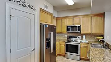 Condo (3 Bedrooms) | Servicio de la propiedad