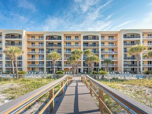Condo (3 Bedrooms) | Property amenity