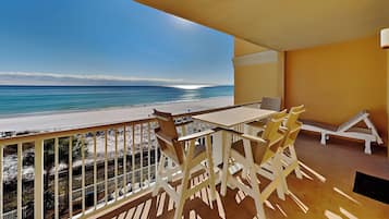 Condo (3 Bedrooms) | Property amenity