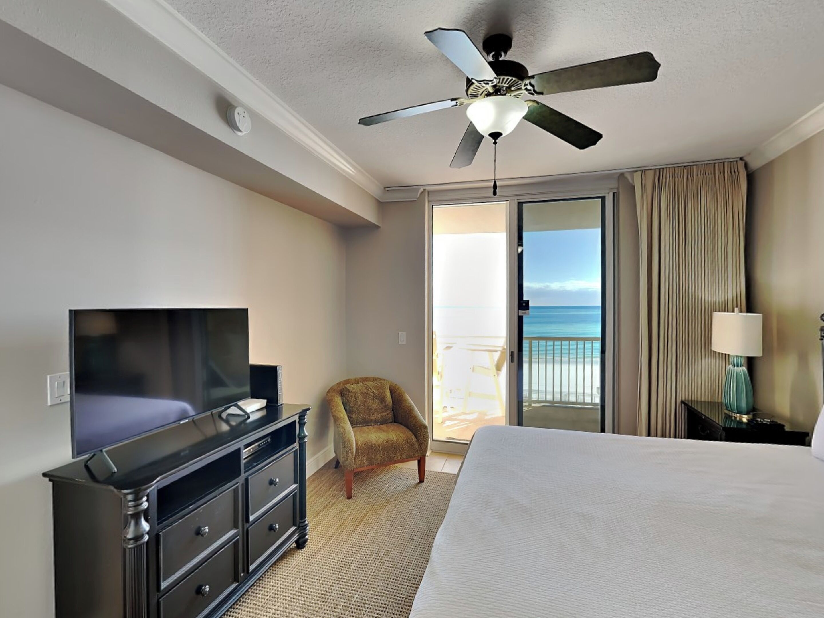 Condo (3 Bedrooms) | Property amenity