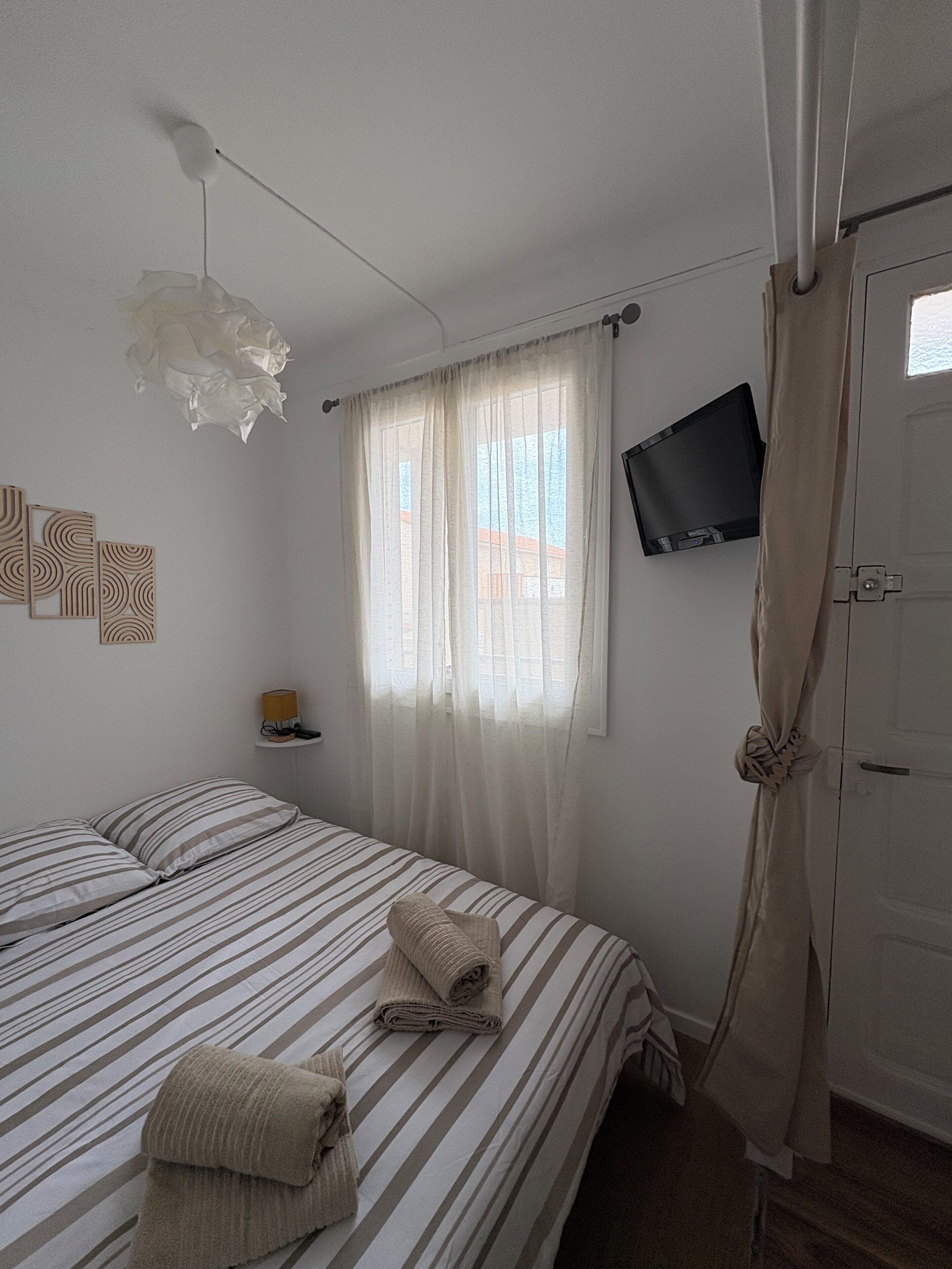 1 chambre, fer et planche à repasser, Wi-Fi, draps fournis