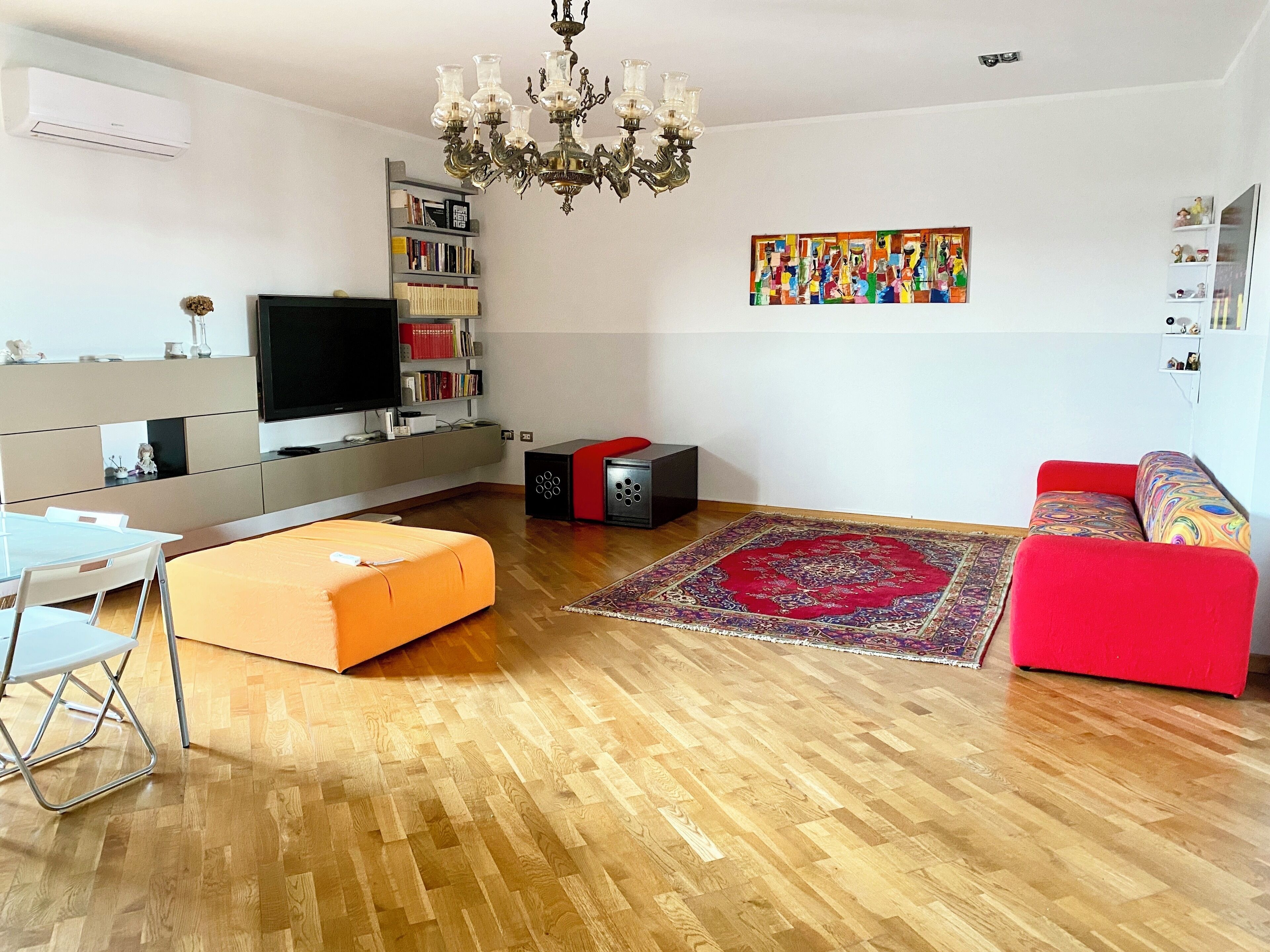 Smart TV, videogiochi, libri, monitor per computer