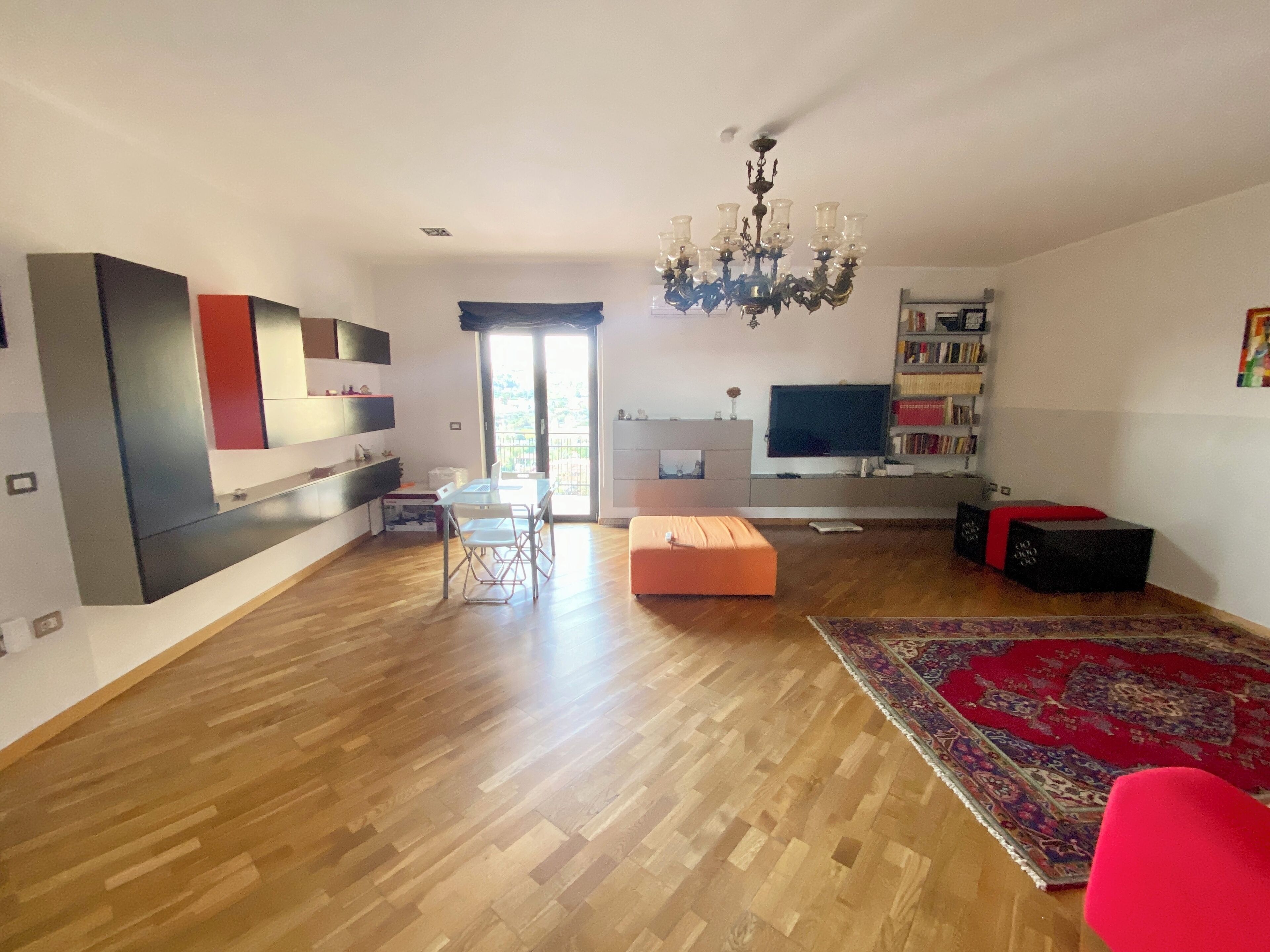 TV connectée, jeux vidéo, livres, écrans d'ordinateur