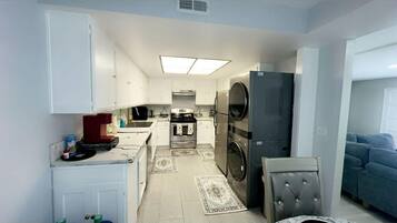 KylskÄp, mikrovÄgsugn, ugn och spishÀll