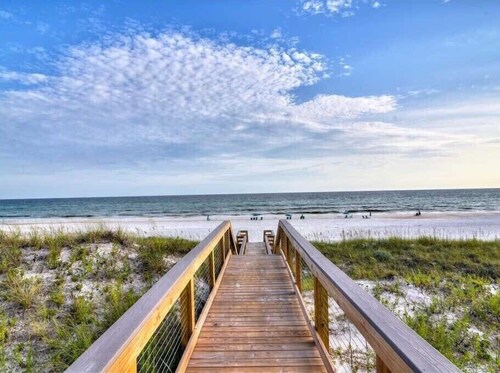 Easy on Eastern Lake by Southern Vacation Rentals