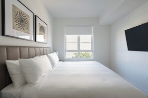 2 bedrooms, in-room safe, iron/ironing board, free WiFi