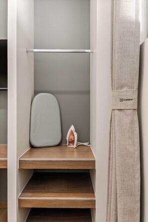 Appartement Confort | Fer et planche Ă  repasser