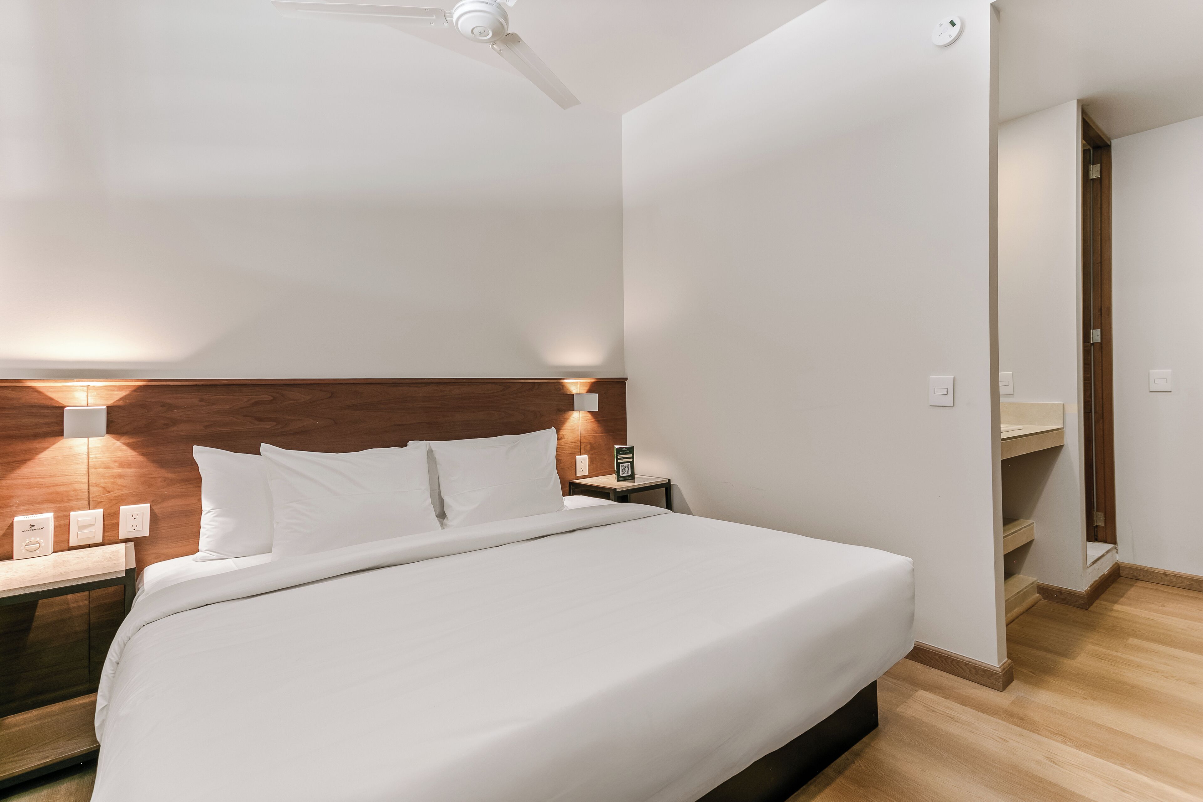 Comfort Apartment | Desk, laptop workspace, iron/ironing board, free WiFi