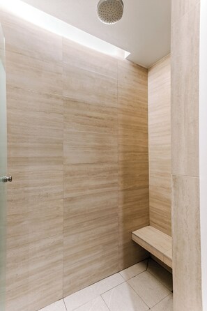 Comfort Apartment | Bathroom - Wenceslao By Homirent (Queretaro)