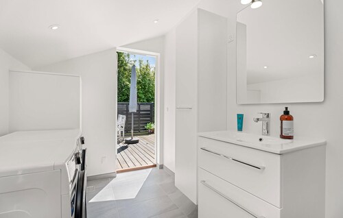 2 bedroom stunning home in Væggerløse