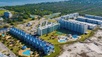 Condo (3 Bedrooms) | Property amenity