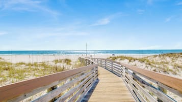 Condo (3 Bedrooms) | Property amenity