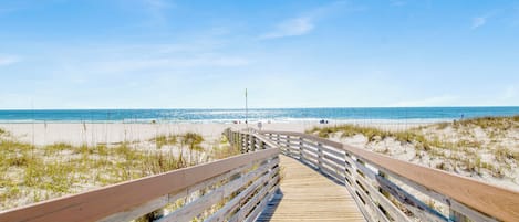 Condo (3 Bedrooms) | Property amenity