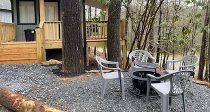 Beautiful Tiny Cabin Near Lake Nantahala and the Great Smoky Mountains