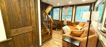 Comfy Tiny Cabin Near Lake Nantahala and the Great Smoky Mountains