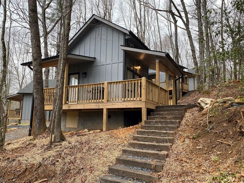 Beautiful Tiny Cabin Near Lake Nantahala and the Great Smoky Mountains