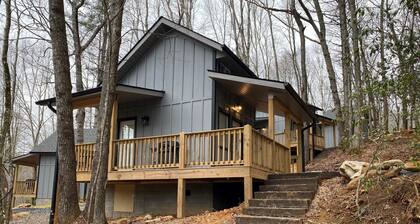 Beautiful Tiny Cabin Near Lake Nantahala and the Great Smoky Mountains