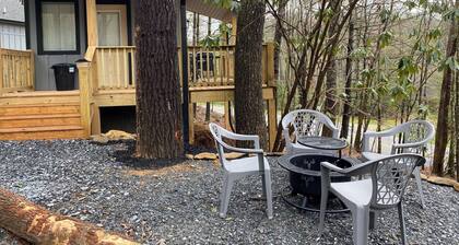 Beautiful Tiny Cabin Near Lake Nantahala and the Great Smoky Mountains