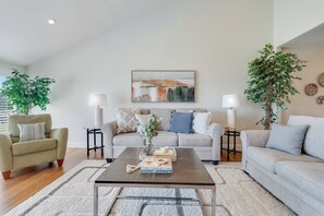 Smart TV, DVD player, books