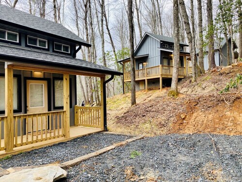 Beautiful Tiny Cabin Near Lake Nantahala and the Great Smoky Mountains