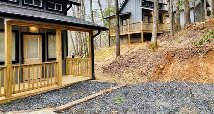 Beautiful Tiny Cabin Near Lake Nantahala and the Great Smoky Mountains