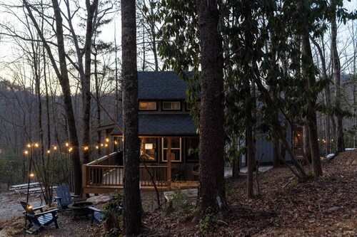 Beautiful Tiny Cabin nestled in the Nantahala National Forest at Lake Nantahala