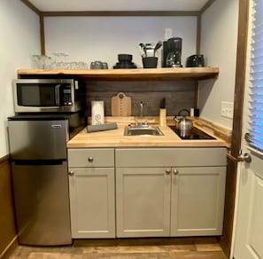 Fridge, microwave, stovetop, coffee/tea maker