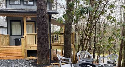 Beautiful Tiny Cabin Near Lake Nantahala and the Great Smoky Mountains