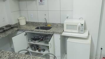 Family Apartment | Private kitchen | Microwave, cookware/dishes/utensils