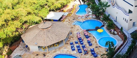 9 outdoor pools, pool umbrellas, pool loungers