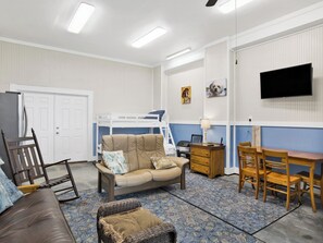 Studio (3 Bedrooms) | Property amenity