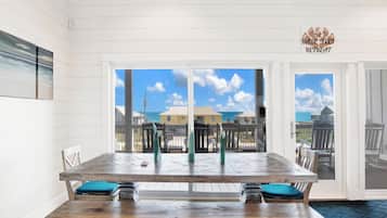 Studio (3 Bedrooms) | Tiện nghi, dịch vụ nơi lưu trú