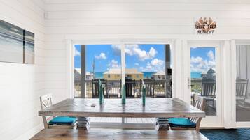 Studio (3 Bedrooms) | Property amenity