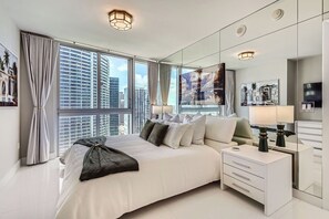 2 habitaciones, tabla de planchar con plancha, wifi y ropa de cama