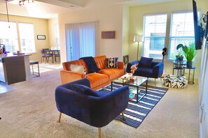 تلفزيون ذكي، ألعاب فيديو، كرة قدم الطاولة، شاشة كمبيوتر