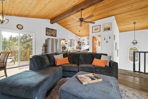 Smart TV, fireplace, video library, stereo