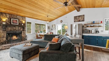 Älytelevisio, takka, videokirjasto, stereot