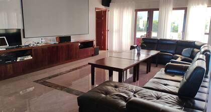 Spacious Oceanview Villa – 7BedRooms, Private Pool, Near Nadi Airport