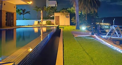 Spacious Oceanview Villa – 7BedRooms, Private Pool, Near Nadi Airport